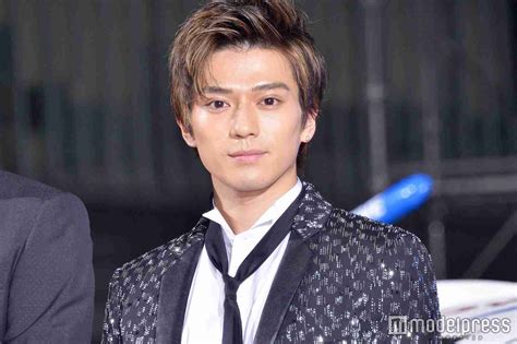 He is the son of japanese actor, producer, director, and martial artist so. 新田真剣佑「世界で最もハンサムな顔100人」ノミネート ...