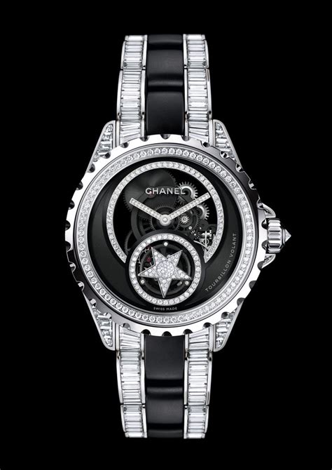 Ide brilian itu hadir pada chanel j12, jam tangan mewah keluaran brand fashion ternama chanel. Kemewahan Elegan dari Koleksi Jam Tangan Chanel