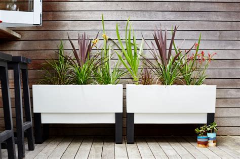 Get the most from your time in the garden with a superb selection of outdoor features. Urban Garden Planters - Modern Plant Pots to Create ...