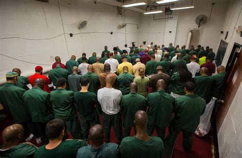 Ramadan For Muslim Inmates Mixing Religious Duty With Prisons Limits