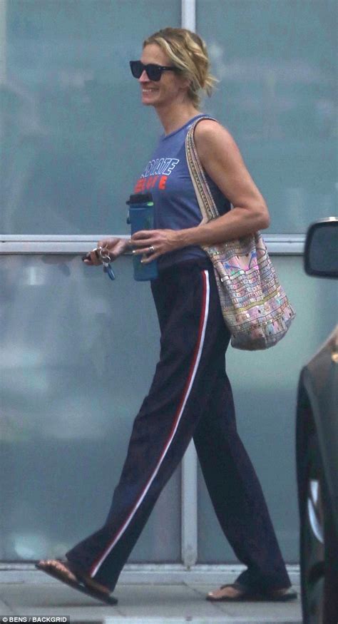 Julia Roberts Shows Off Gym Honed Figure In Tank Top And Sweats As She