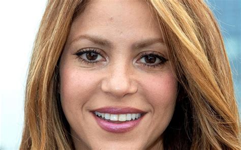 She came out with her debut album when she was only 13 years old; Shakira presume de titulo universitario