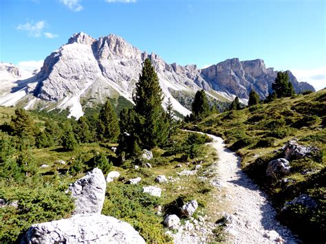2560x1440 Wallpaper Hiking Alpine Mountains South Tyrol Mountain