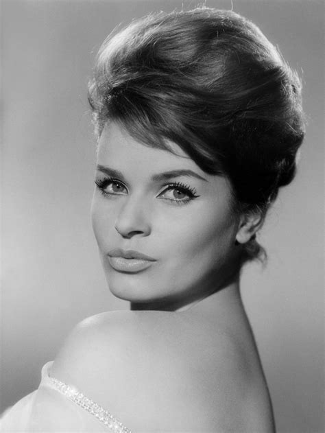 Distance from senta to other cities. Senta Berger-Annex