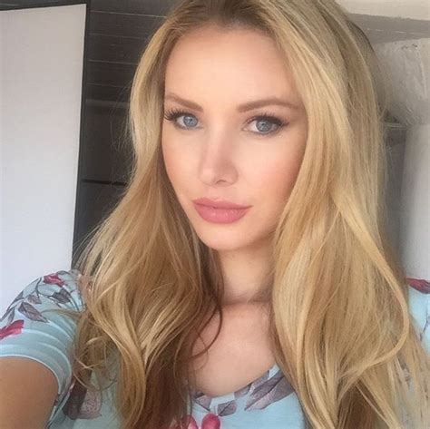 tiffany toth en instagram “ happyhumpday 💙” long hair styles hair styles she is gorgeous