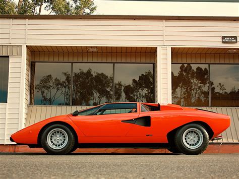 It is one of the many exotic designs developed by italian design house bertone. LAMBORGHINI Countach LP 400 specs & photos - 1973, 1974 ...
