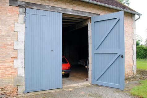 Si vous avez un garage aux nos portes de garage sont disponibles dans quatre matériaux : Porte de garage. Hauteur requise? | Porte grange, Porte ...