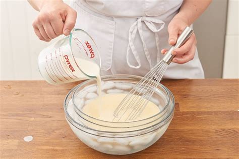 Tuangkan tepung terigu sedikit demi sedikit. Cara Membuat Crepes Teflon : Resep 111 Crepes Teflon Ala ...