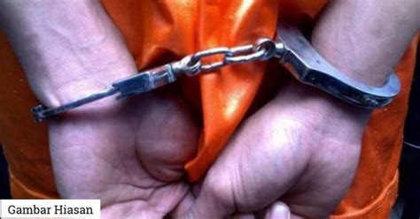 Empat pegawai termasuk seorang pegawai kanan polis ditahan kerana dipercayai terlibat dalam kegiatan memeras ugut berjumlah rm3 juta.ia susulan pembongkaran. Enam Anggota Polis Ditahan Peras Ugut Orang Awam