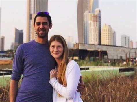 Additionally, through his personal investment firm, cascade, bill gates owns approximately half of the four season holdings' hotel chain. Photo of Bill Gates' Daughter and her Arab Boyfriend ...
