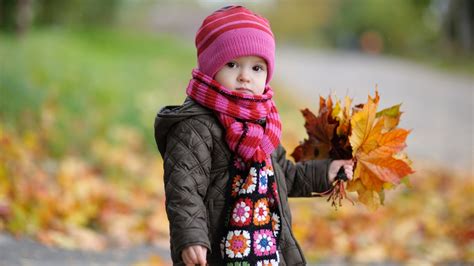 Cute Baby In Autumn Wallpapers Hd Wallpapers Id 10594
