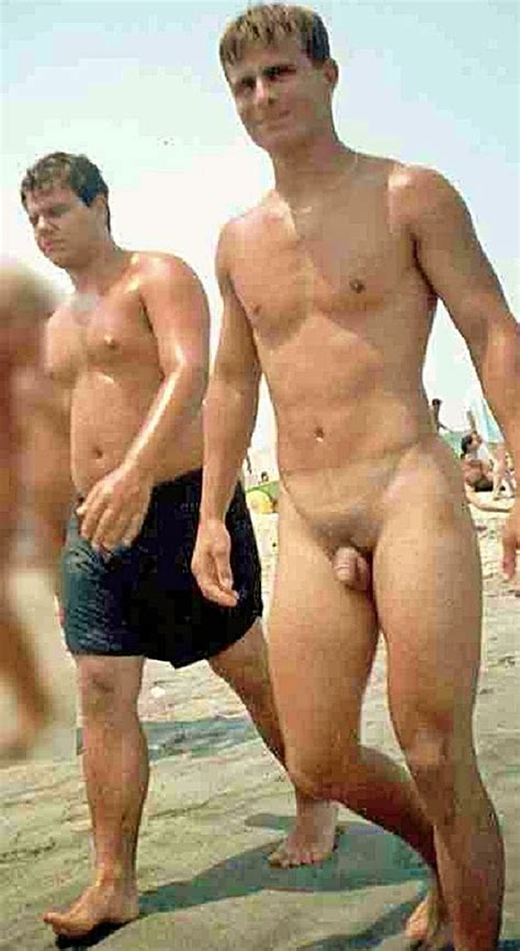 Hombres Al Desnudo La Playa