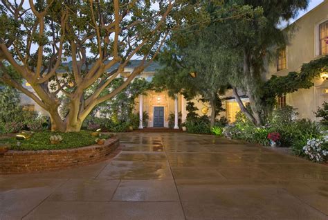 taylor swift has a new 25 million mansion in beverly hills come take a look around glamour
