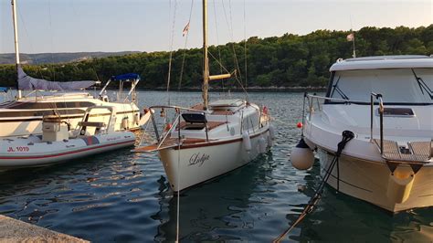 Issue 4 april 2012 section 7 sails, running rigging and reefing original arrangements both models were originally offered with hanked on foresails and a barton roller reefing main. Leisure 23 • CheckBoot.com