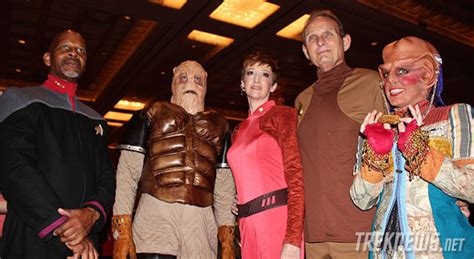 Stlv 13 Incredible Costumes Of The Las Vegas Star Trek Convention Slideshow Treknewsnet