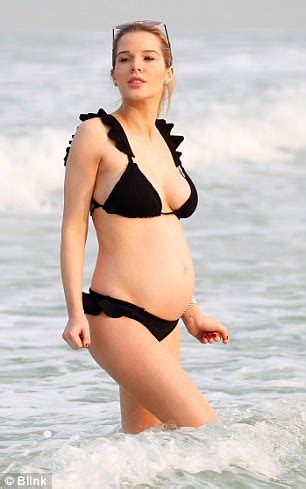 Pregnant Helen Flanagan In Dubai Daily Mail Online