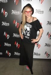 Avril Lavigne At Abbey Dawn Booth At The Magic Convention In Las Vegas