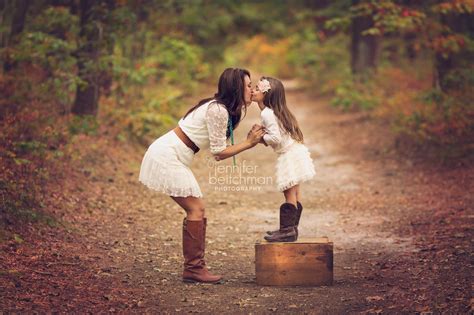 Pin By Sourire On Peanut And Pip Photography Mother Daughter Pictures Mother Daughter