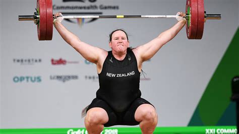 Спортсменка из австралии лорел хаббард занимается тяжелой атлетикой и выступит в категории 87 килограмм. Впервые в истории на Олимпиаду поедет транссексуал