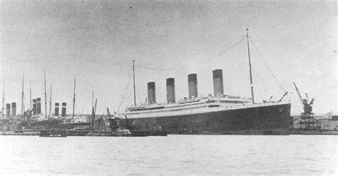 The sinking of the titanic in 1912 was a catastrophic event which has since passed into myth and legend. RMS Titanic: Fakta om passager- og besætningskapacitet