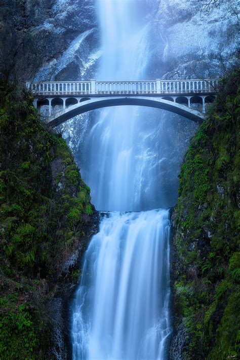 Frozen Winter Snow Waterfall Multnomah Falls Oregon Columbia River