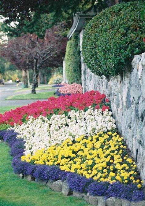 33 Beautiful Flower Beds Adding Bright Centerpieces To