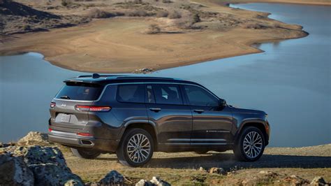 2021 Jeep Grand Cherokee L Debuts With 3 Row Seating Autotraderca