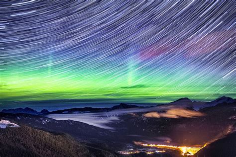 Stunning Northern Lights Glow Over The Rocky Mountains Snow Addiction