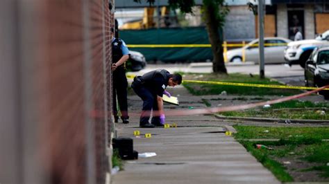 In One Weekend In Chicago 66 People Were Shot Including 12 Who Died