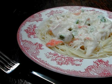 This delicate shape is best used with simple, light sauces and vegetables, such as pesto sauce or a primavera dish. Angel Hair Pasta And Crab With Alfredo Sauce Recipe - Food.com