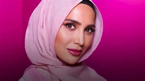 Muslim Social Media Star Amena Khan Publicly Removes Her Hijab 5pillars
