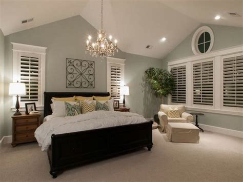 Wake up a boring bedroom with these vibrant paint colors and color schemes and get ready to start the day right. Master Bedroom Paint Color Ideas: Day 1-Gray - For ...