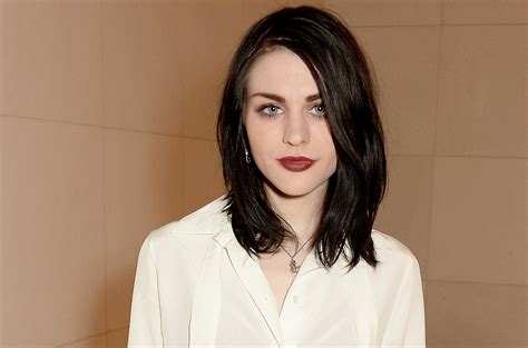 Frances Bean Cobain Celebrates Two Years Sober Billboard Billboard