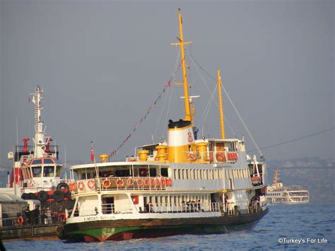 How late do ferries run in Istanbul? 2