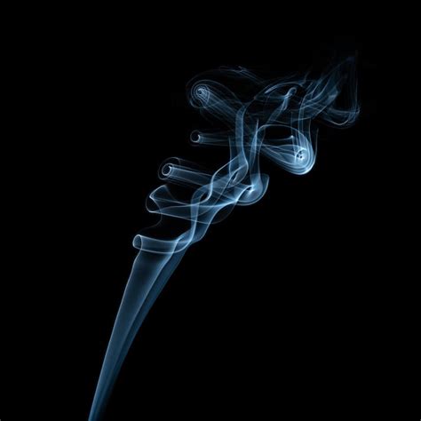 개울 검은색 배경 고르지 않은 곡선 공기 공상 관념적인 담배를 피우다 대조 마법 물결 모양 박무 반짝반짝 빛나는 밝은 밤 배경 분위기 블루