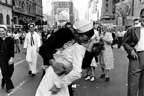 george mendonsa identified as ‘kissing sailor in wwii victory photo dies at 95 the