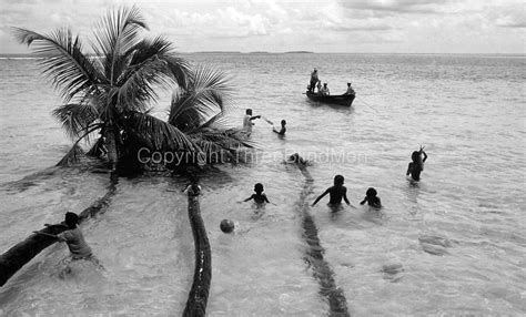 maldives holiday island where people went from male on a friday 1990 threeblindmen