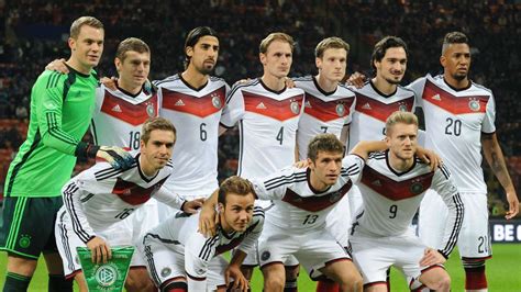 Die deutsche nationalmannschaft begleitet (genauer: Fußball-WM 2014: Der Kader der deutschen ...