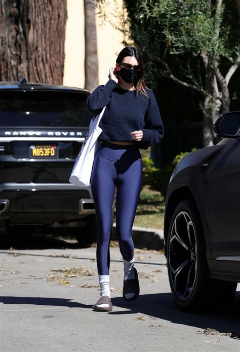 Kendall Jenner Showed Off Significant Cameltoe In Tight Leggings