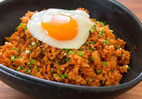 Resep nasi goreng kimchi telur ceplok kimchi fried rice with fried eggs. Nasi Goreng Kimchi dengan Gyeran Mari, Sedap untuk Sarapan ...
