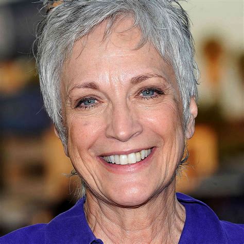 popular short hairstyles for women over 50 norberto ribas