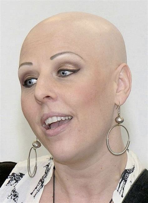 Pin Van David Connelly Op Bald Women Kort Haar Damesmode