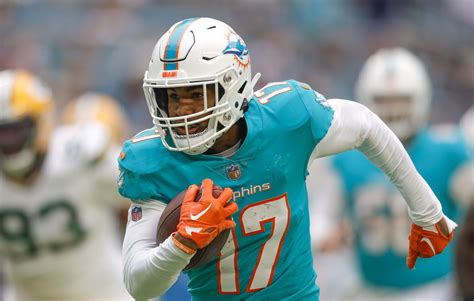 Miami Dolphins Wr Jaylen Waddle Suffers Injury In Practice Nfl Reacts