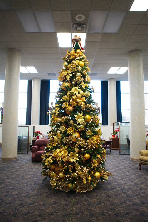 40 Gold Christmas Tree Decorations Ideas For Coming