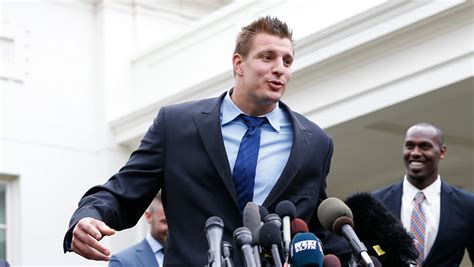 Patriots Rob Gronkowski Crashes White House Briefing Offers Sean Spicer Help