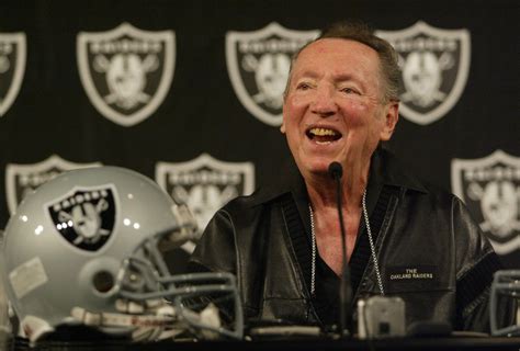 As Raiders Owner Al Davis Was Combative Contentious And Yet Beloved