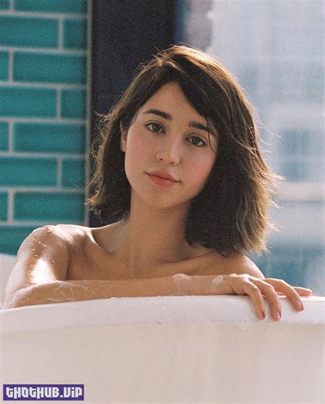 Caylee Cowan Naked In Bath To Advertise The Williamsburg Hotel