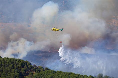 El Infoca Lucha Por Tierra Y Aire Contra Un Incendio Forestal En C Rdoba