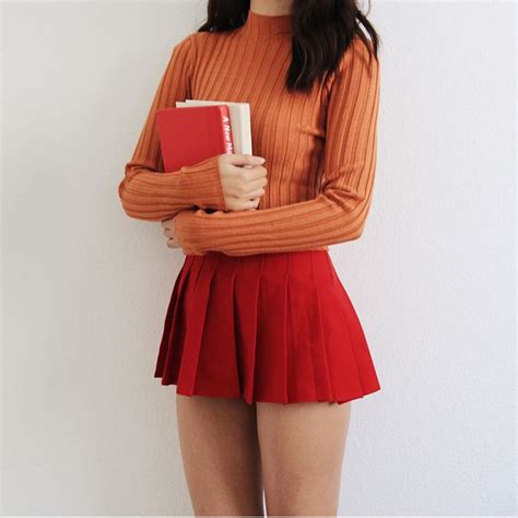 Velma dace dinkley is the brains behind the scooby doo gang, as the homely fashion and big glasses attest. 1,2, or 3?🔥mode | Halloween inspired outfits, Velma costume, Velma halloween costume