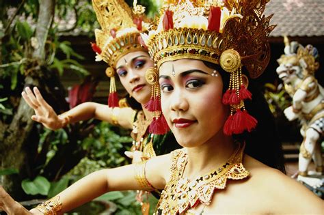 46 Bali Dancers